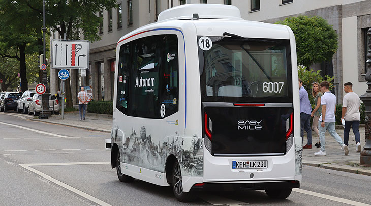 Autonomes Fahren im ÖPNV: Shuttle-Bus bei IAA Mobility macht erlebbar, wie Kunden und Klimaschutz durch Digitalisierung profitieren (©Foto. Martin Schmitz)